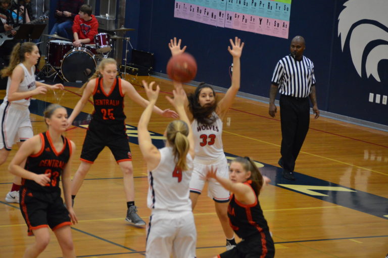 Girls Hoops: Wolves big early lead too much for the Tigers
