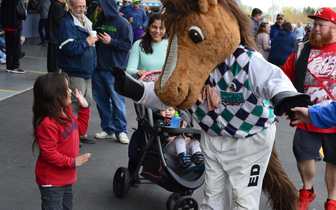 A Big Crowd Welcomes Emerald Downs Opening Day 2019!