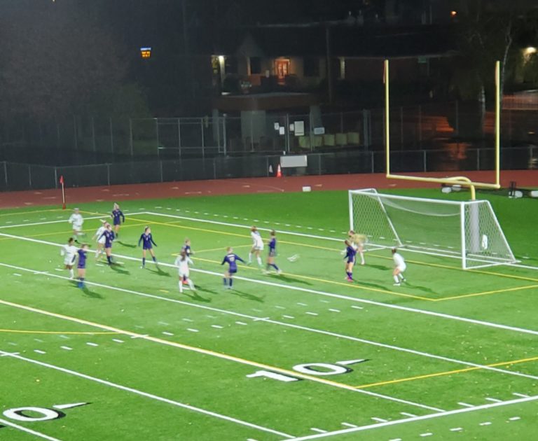 ESN Monday Night Re-Cap: Puyallup claims top spot in SPSL 4A Girls Soccer with 1-0 win over Curtis